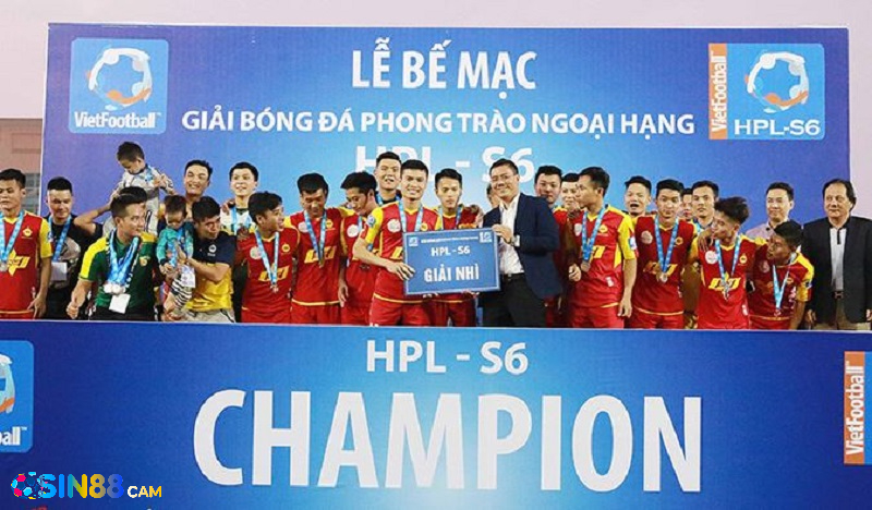 Giải Hanoi Premier League quy tụ nhiều đội bóng không chuyên